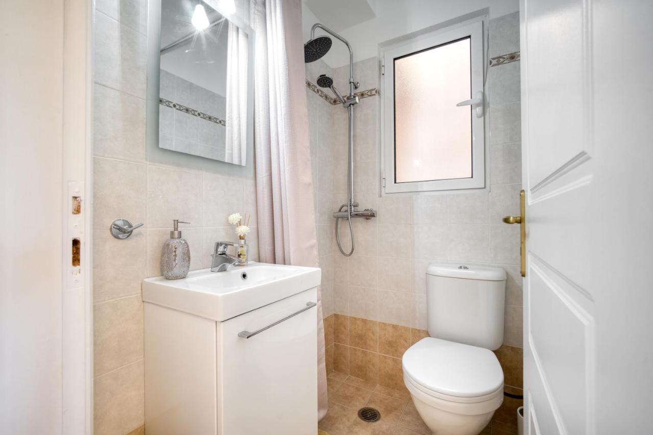 Sea & Mountain Apartment Close To Port And City Lávrion 外观 照片