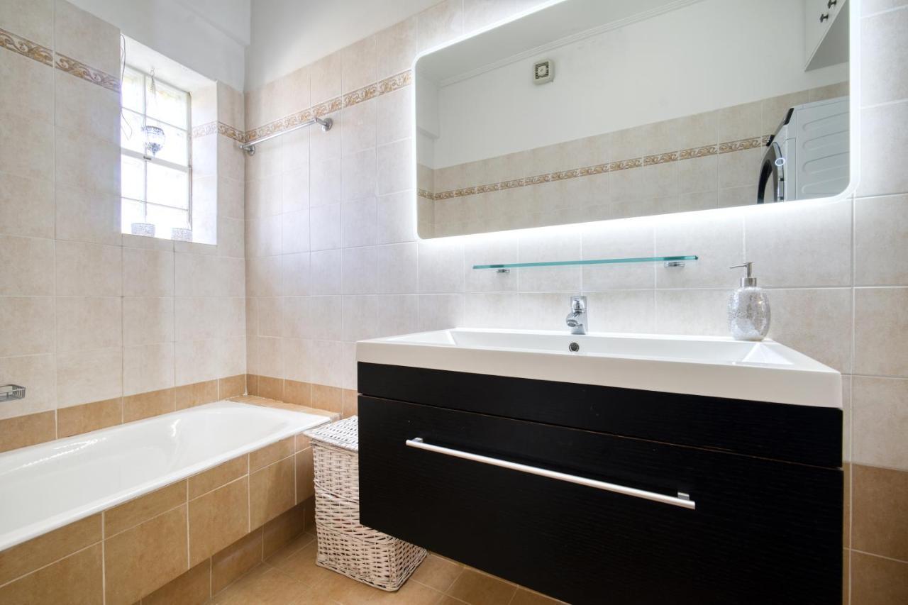 Sea & Mountain Apartment Close To Port And City Lávrion 外观 照片